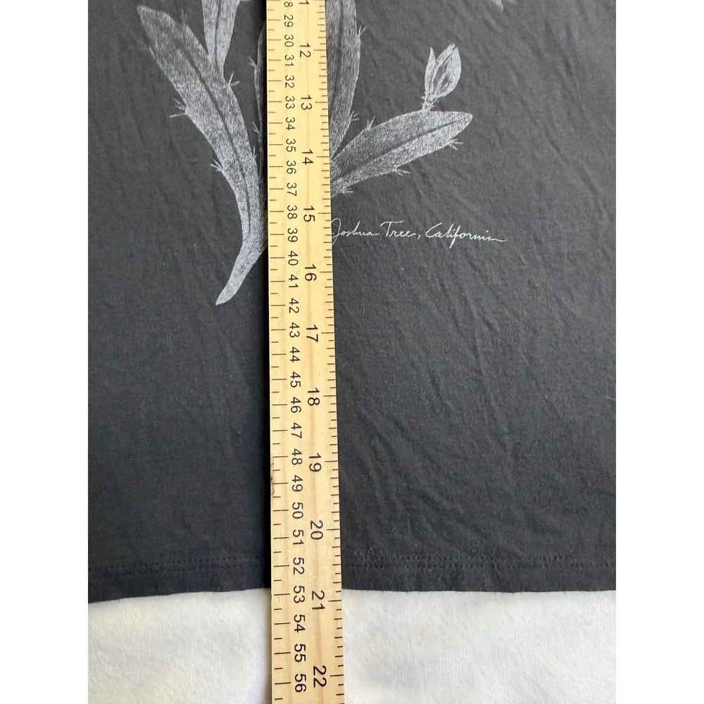 American Eagle Soft & Sexy Joshua Tree California Floral Graphic Tee Gray M